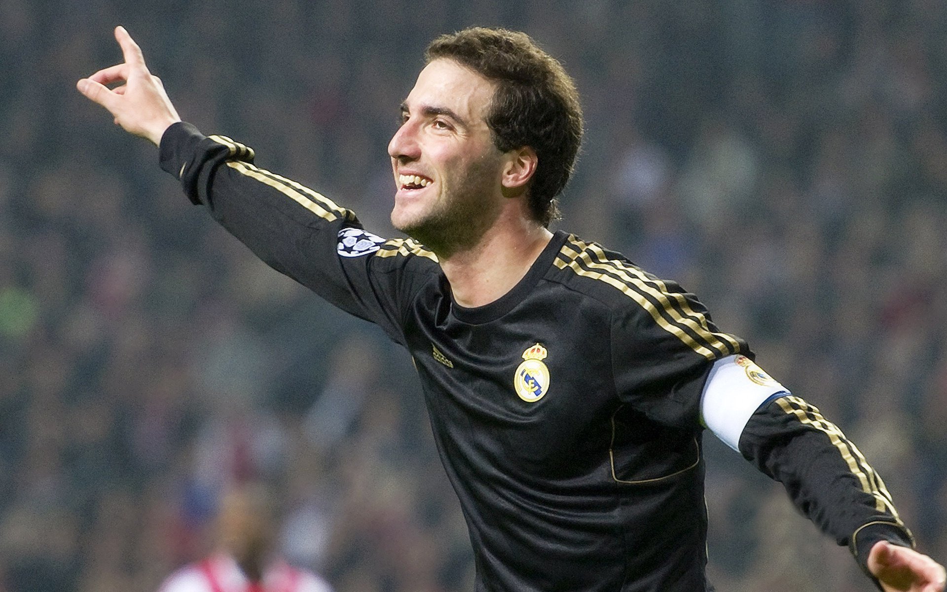 开云体育官网-五大联赛中场控制力强队战术核心构建解析，五大联赛的打法风格